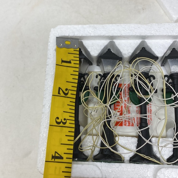 NWT Vintage Dept. 56 Set of 4 Village Turn of the Century Lampposts - Picture 11 of 11